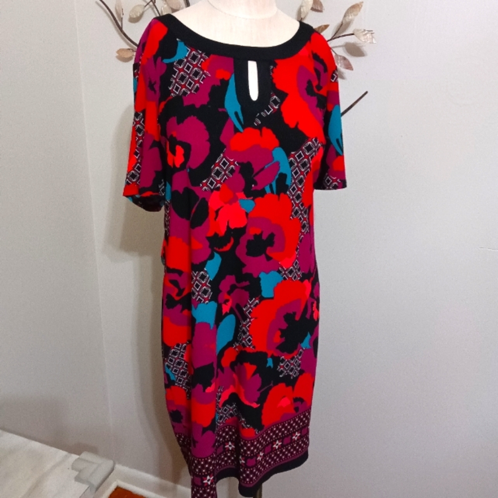 *Flattering! DANA BUCHMAN Dress Floral Black Red Stretch sz L teal keyhole Neck